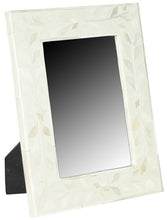 Load image into Gallery viewer, Fadden_Floral Pattern Bone Inlay Photo Frame in White

